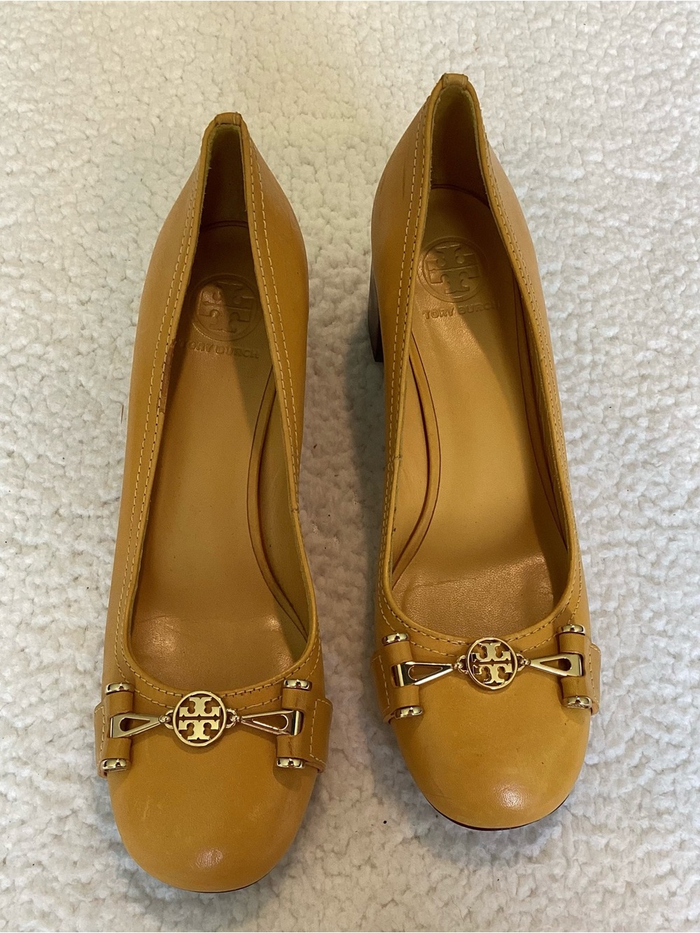 Tory Burch Size 9.5 Mustard Leather Logo Bow Pumps Low Heel Preppy Classic